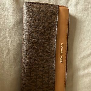 Michael kors brown long wallet